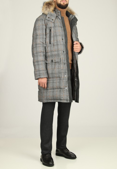 пуховик  от бренда isaia вид слева