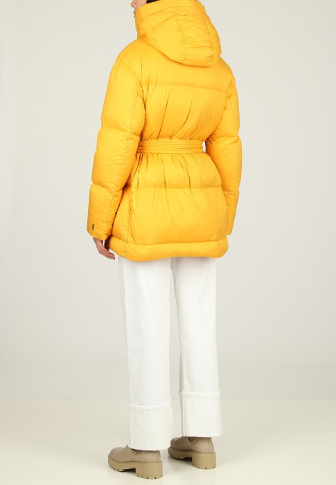 Товар желтого цвета с внутренней стороны