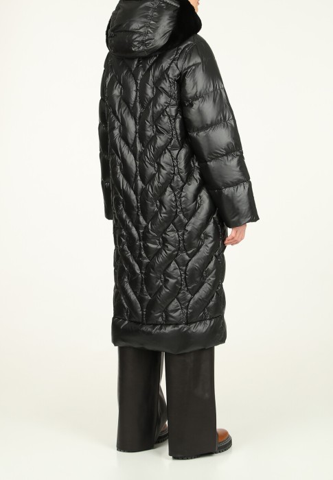 Товар черного цвета с внутренней стороны