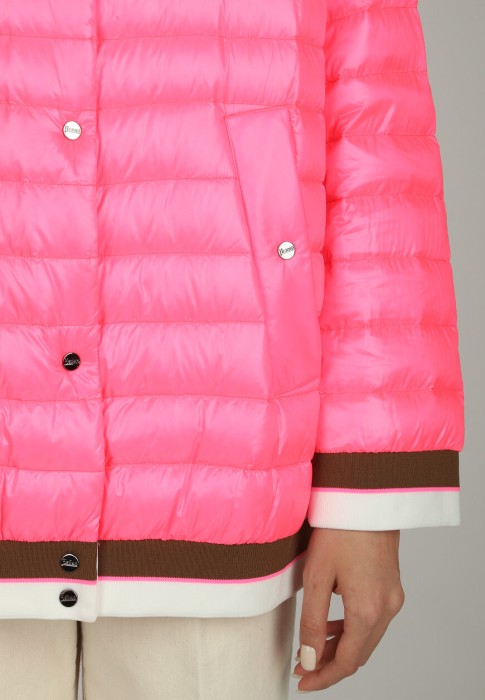 Товар розового цвета с внутренней стороны