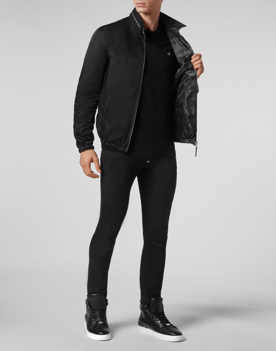 Товар черного цвета с внутренней стороны