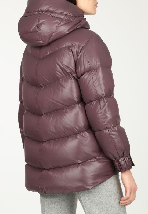 Товар бордового цвета с внутренней стороны