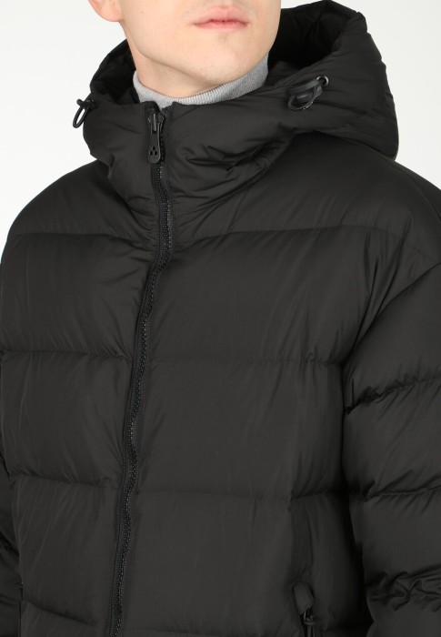 Товар черного цвета с внутренней стороны