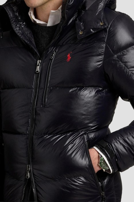 Товар черного цвета с внутренней стороны