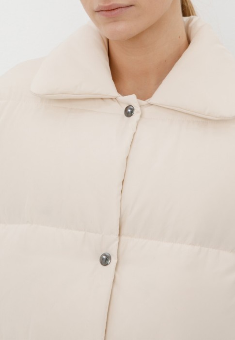 Товар белого цвета с внутренней стороны