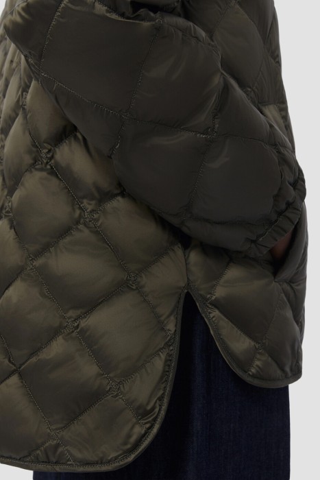 Товар зеленого цвета с внутренней стороны