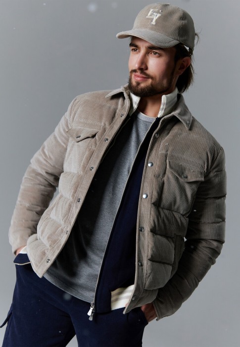 пуховик  из италии вид сбоку