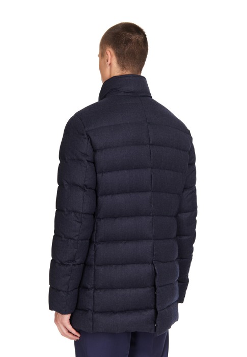 Товар синего цвета с внутренней стороны