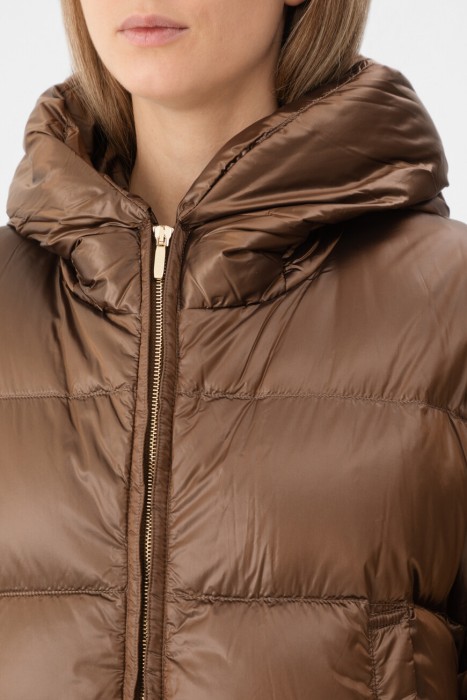 пуховик  из италии вид сбоку