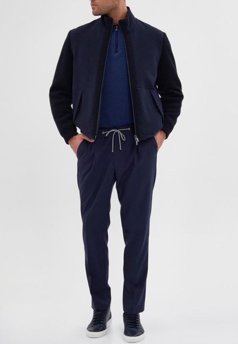 пуховик  по цене 104940 руб вид справа