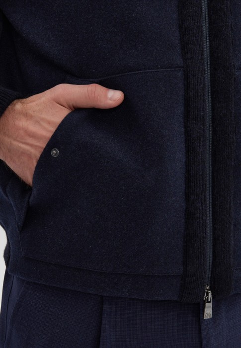 пуховик  повседневного стиля с лицевой стороны