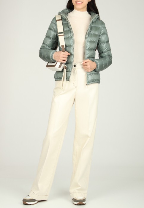 пуховик  по цене 53585 руб вид справа