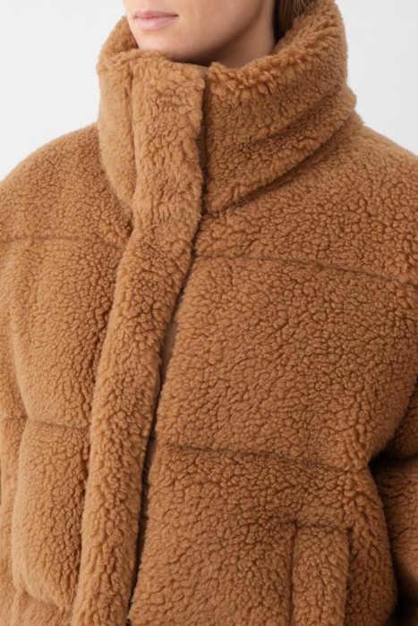 пуховик  из италии вид сбоку