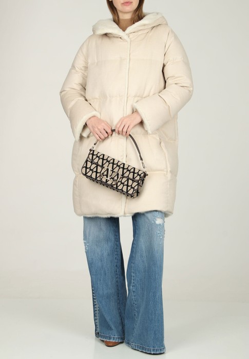 пуховик  по цене 193970 руб вид справа