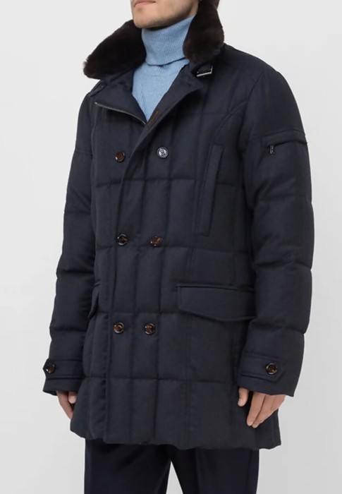 Товар синего цвета с внутренней стороны