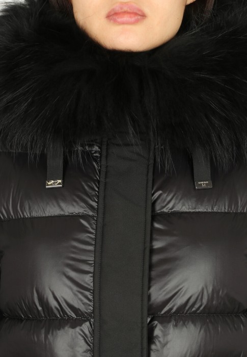 Товар черного цвета с внутренней стороны