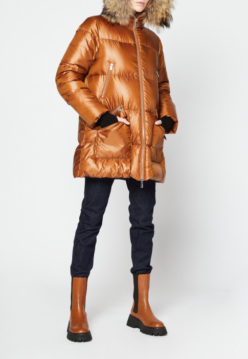 пуховик  по цене 71960 руб вид справа