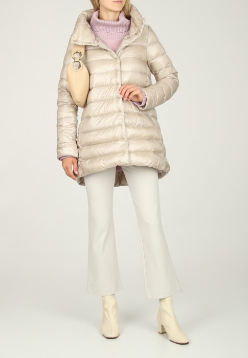 пуховик  от бренда herno вид слева