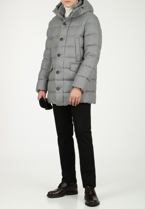 пуховик  по цене 109445 руб вид справа