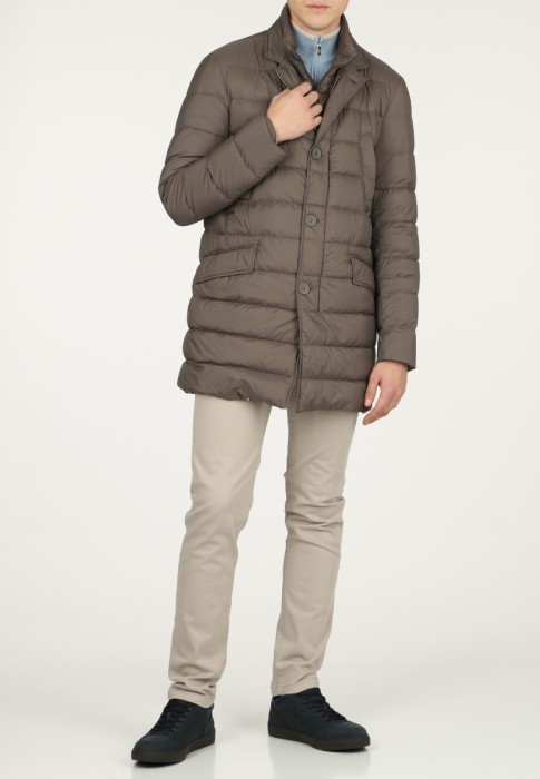 пуховик  по цене 121700 руб вид справа