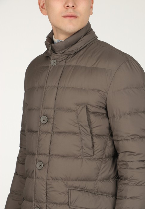 Товар бежевого цвета с внутренней стороны