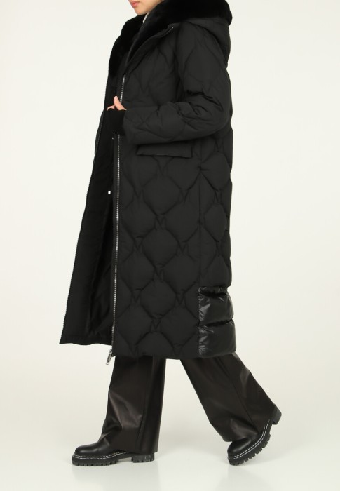 пуховик  по цене 91070 руб вид справа