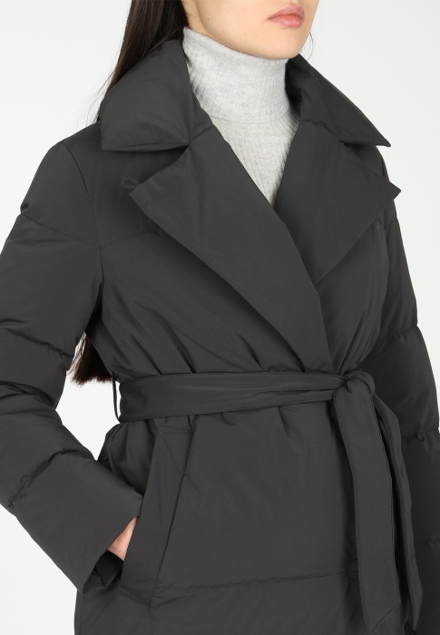 Товар черного цвета с внутренней стороны