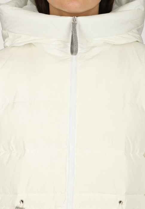 Товар белого цвета с внутренней стороны