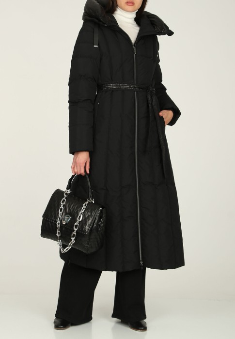 пуховик  по цене 103640 руб вид справа