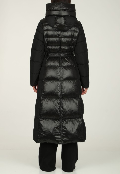 Товар черного цвета с внутренней стороны