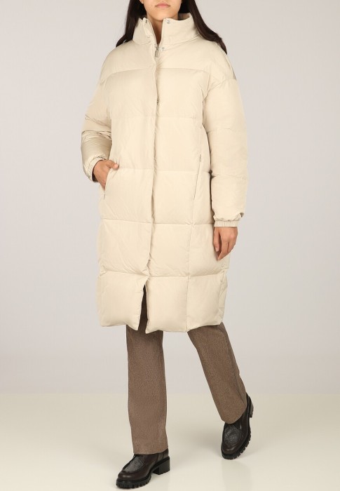 пуховик  по цене 99890 руб вид справа