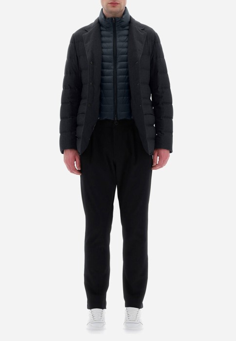 Товар синего цвета с внутренней стороны