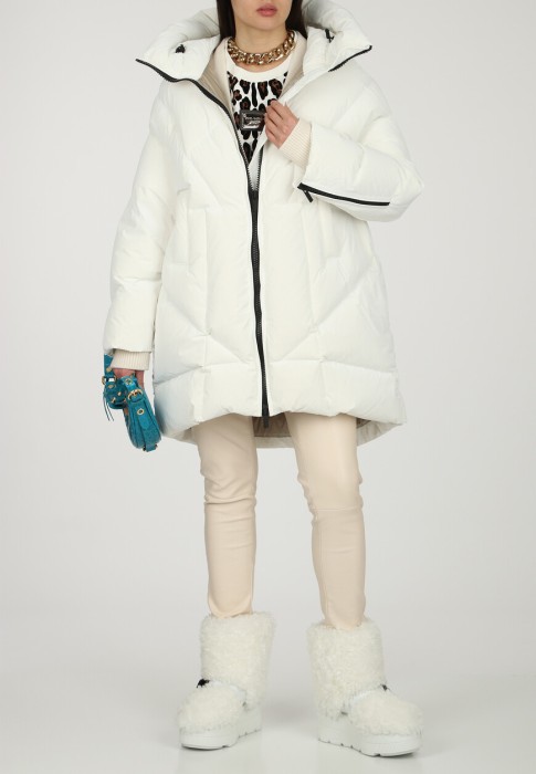 пуховик  по цене 53585 руб вид справа