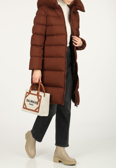 пуховик  по цене 55790 руб вид справа