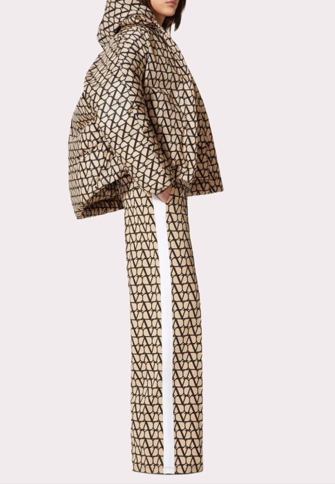 пуховик  от бренда valentino вид слева