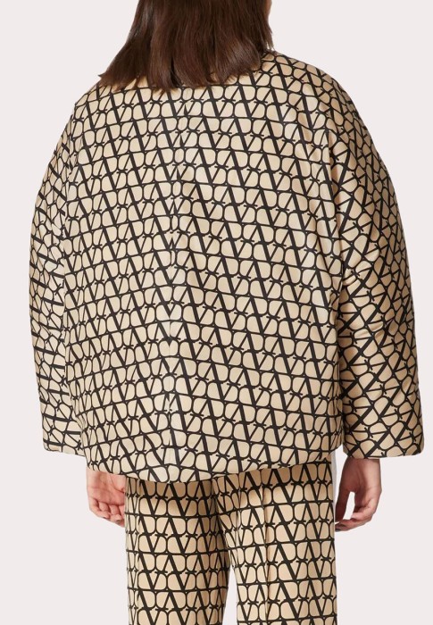 пуховик  из италии вид сбоку