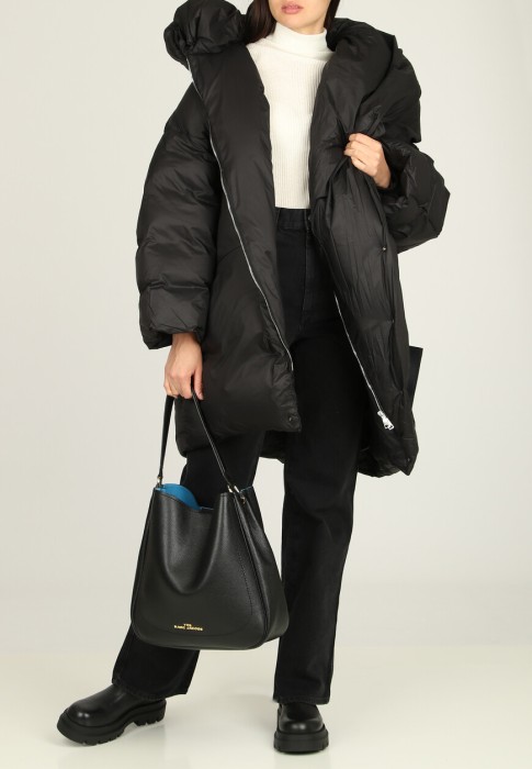 пуховик  по цене 96138 руб вид справа