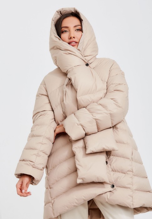 пуховик  по цене 123800 руб вид справа