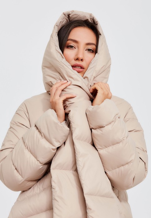 пуховик  из испании вид сбоку