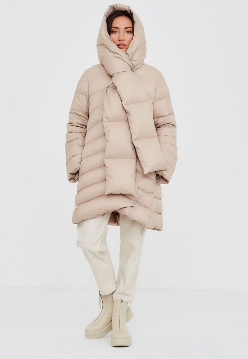 Товар бежевого цвета с внутренней стороны