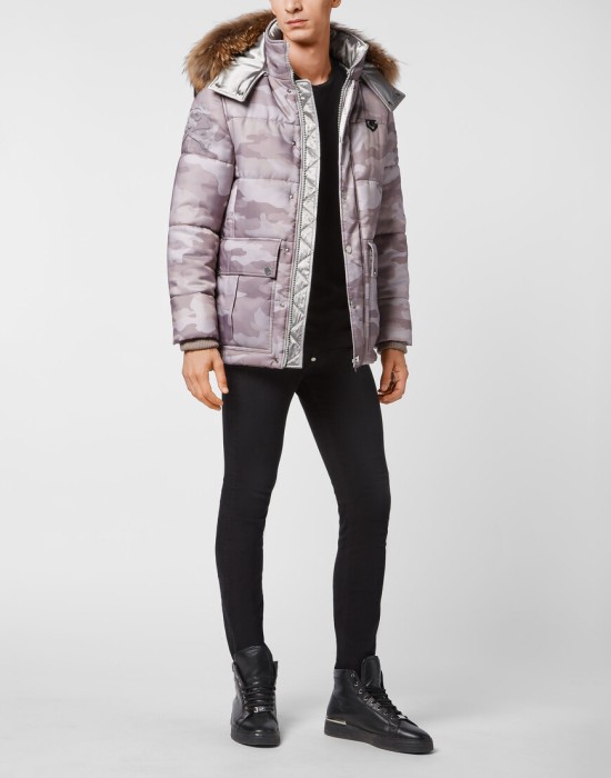 Товар бежевого цвета с внутренней стороны