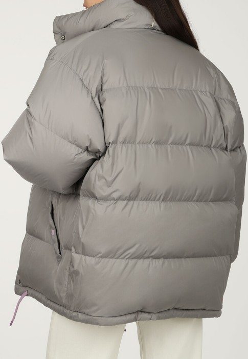 Товар белого цвета с внутренней стороны