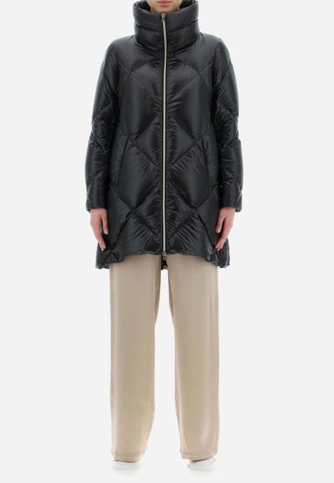 пуховик  по цене 82110 руб вид справа