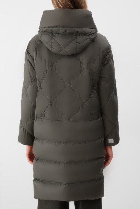 пуховик  от бренда max mara вид слева