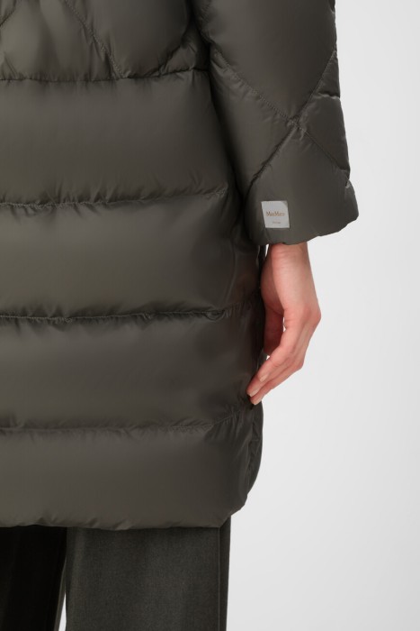 пуховик  из полиамида спереди