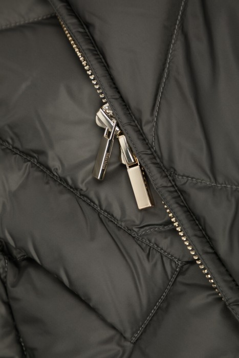 пуховик  для взрослого возраста с изнаночной стороны