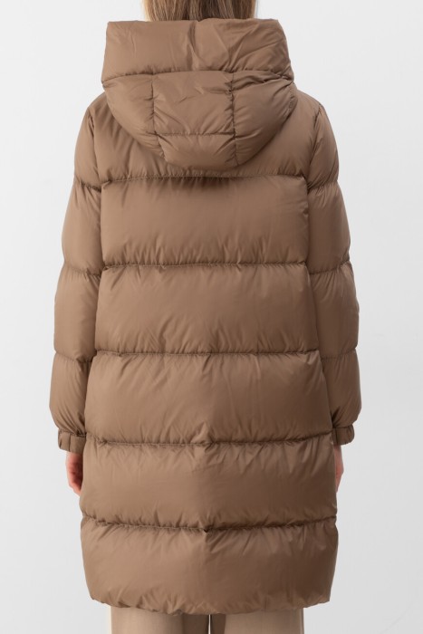 пуховик  от бренда max mara вид слева