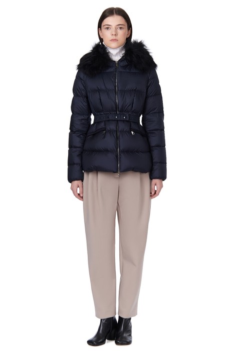 пуховик  от бренда moncler вид слева