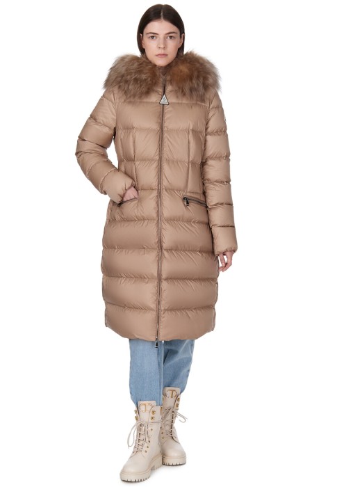 пуховик  от бренда moncler вид слева
