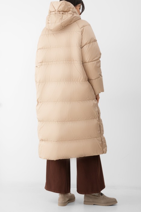 пуховик  от бренда max mara вид слева